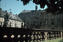 Ehrenhof von Südwesten, Aufn. Löwenstein, Ursula von, 1943/1944