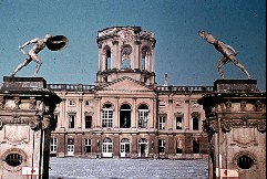 Detail: Corps de logis mit zentraler Kuppel von Süden, Aufn. Cürlis, Peter, um 1944