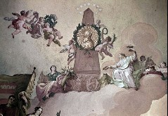 Zentrum: Obelisk mit dem Medaillonbildnis des heiligen
Leopolds, flankiert von den Personifikationen der
Freigiebigkeit (liberalitas) und der österreichischen
Huldigung (devotio austriaca), Aufn. Halewicz, Julius, 1943/1945