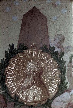 Zentrum, Detail: Obelisk mit dem Medaillonbildnis des
heiligen Leopolds, Aufn. Halewicz, Julius, 1943/1945