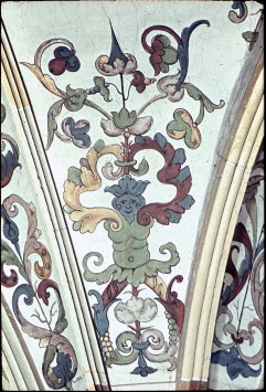 Detail: Blumenranke mit "Herme" über einem der Pfeiler, Aufn. Schön, Inge, 1943/1944