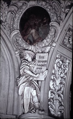 Darunter Stuckfigur des Propheten Amos (von Giovanni
Battista Carlone), Aufn. Roden, Bruno von, 1944/1945