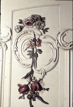 Detail: Blumen auf dem linken Türflügel, oben, Aufn. Cürlis, Peter, 1943/1945