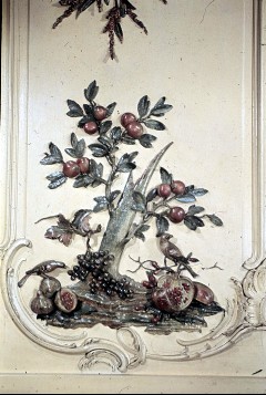 Detail: Baumstumpf mit zwei Vögeln und Früchten auf der
Ostwand, zweites Wandfeld von links, untere Hälfte, Aufn. Cürlis, Peter, 1943/1945