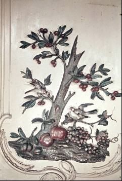 Detail: Baumstumpf mit zwei Stieglitzen und Früchten auf der
Westwand, zweites Wandfeld von links, Aufn. Cürlis, Peter, 1943/1945