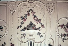 Detail: Früchteschale und Blumen auf dem Wandfeld über dem
Spiegel der Westwand, Aufn. Cürlis, Peter, 1943/1945
