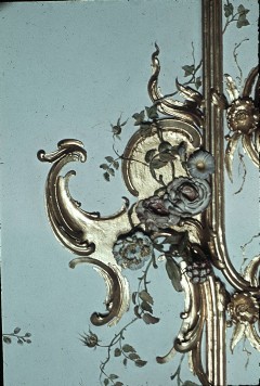 Detail: Rocaille mit Blumen an der äußeren Deckenrahmung,
oberhalb der Voute, Aufn. Cürlis, Peter
Cürlis, Peter, 1943