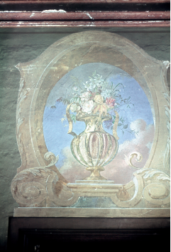 Vase mit Blumen vor einem Scheinfenster (Westwand), Aufn. Jagusch, Rudolf, 1943/1944, Signatur MK 208