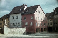 Links Haus zum Hof, Hofhalde Nr. 9, Aufn. Müller und Sohn, 1943/1945