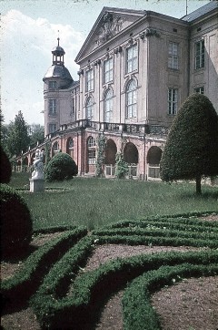 Teilansicht: Mittelrisalit der Gartenfront von Osten, Aufn. Müller und Sohn, 1943/1945