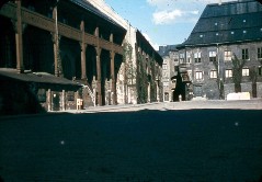 Hofansicht, links das Marschallhaus, Aufn. Schulze-Marburg?, Rudolf, 1943/vor 1944.08.30