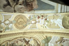 Detail: ornamentale Malerei auf dem Scheidbogen, Ausschnitt:
westliche Hälfte, 1943/1945