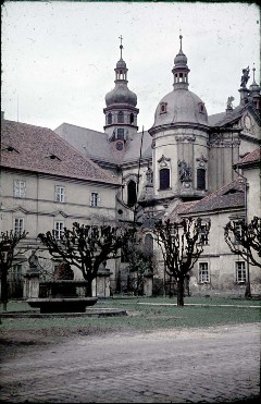 Klosterkirche Mariä Himmelfahrt, Ansicht von Südosten, Aufn. Weizsäcker, Ralph, 1943/1945