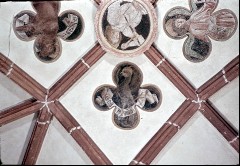 Detail: Schlußstein und die Vierpässe mit den Symbolen von
Lukas, Johannes und Matthäus, Aufn. Leon, Rudolf, 1943/1945