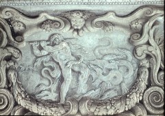 Detail der Attikazone: Herkules kämpft gegen die Hydra von
Lerna, 1943/1945