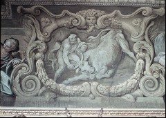Detail der Attikazone: Herkules kämpft gegen den kretischen
Stier, 1943/1945