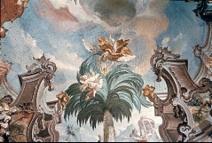 Detail: (östliche Schmalseite) Engel mit Wiblinger
Kreuzreliquie über Palme schwebend, 1943/1945