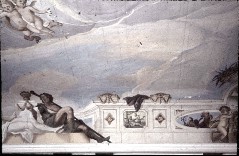 Detail: illusionistische Brüstung mit verschiedenen
mythologischen Szenen und dem gelagerten Peleus, darüber
blumenstreuende Putten, Aufn. Schulze-Marburg, Rudolf, 1943/1944