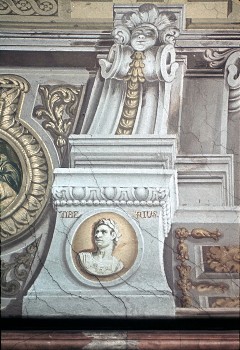 Architekturmalerei, Büste des Kaisers Tiberius, Aufn. Halewicz, Julius, 1943/1945