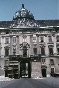 Fassade, Mittelteil, Aufn. Rex-Film, 1943/1945