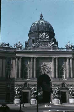 Stadtseite, Mittelbau, Aufn. Rex-Film, 1943/1945
