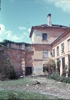 Blick auf den Seitenflügel vom Hof aus, Aufn. Rex-Film, 1945