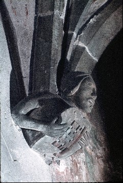 Vollplastische männliche Büste mit Wappen als Konsole am
Rippenansatz, Aufn. Rex-Film, 1943/1945